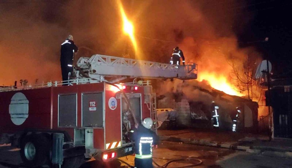 Alev Topuna Dönen Gecekonduda Can Pazarı