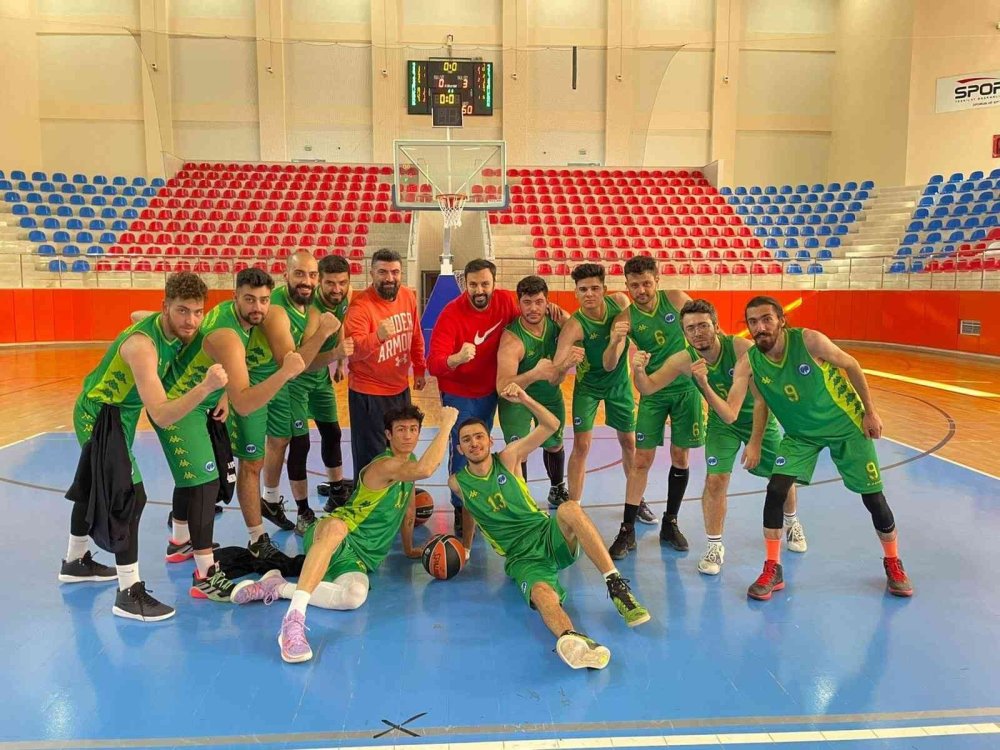 KMÜ Erkek Basketbol Takımının Şampiyonluk Sevinci