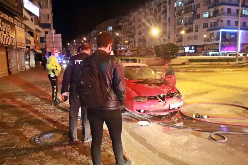 Otomobili Alev Alan Kadın Büyük Şok Yaşadı