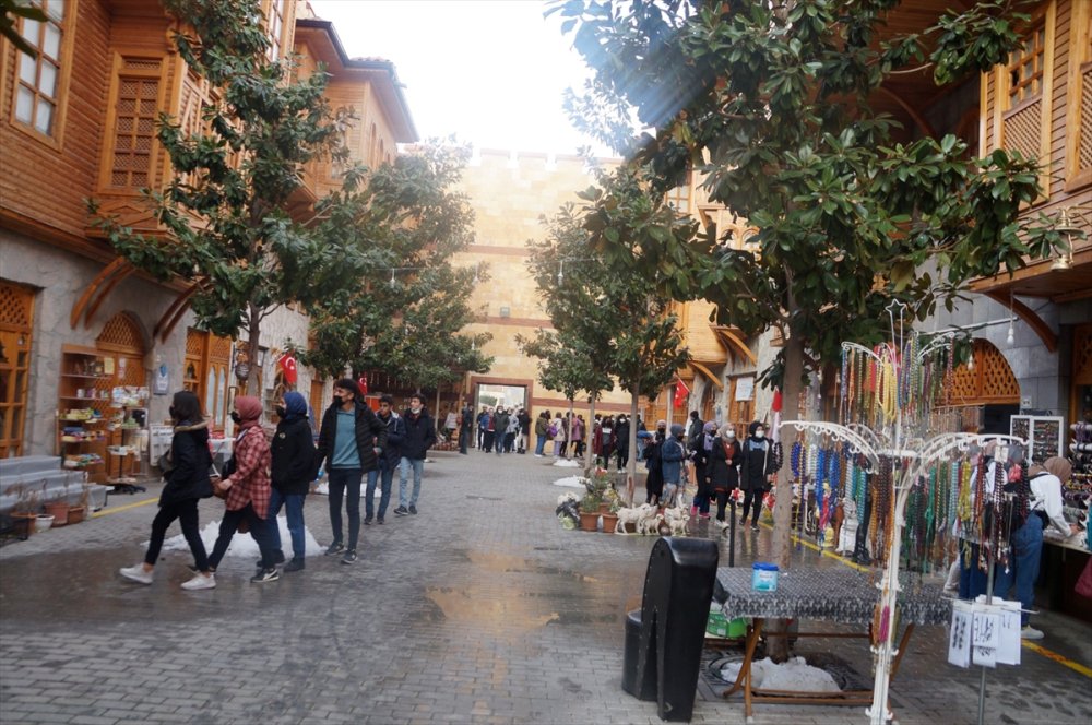 Aksaray’da Dereceye Giren 60 Öğrenciye Konya Turu Hediyesi