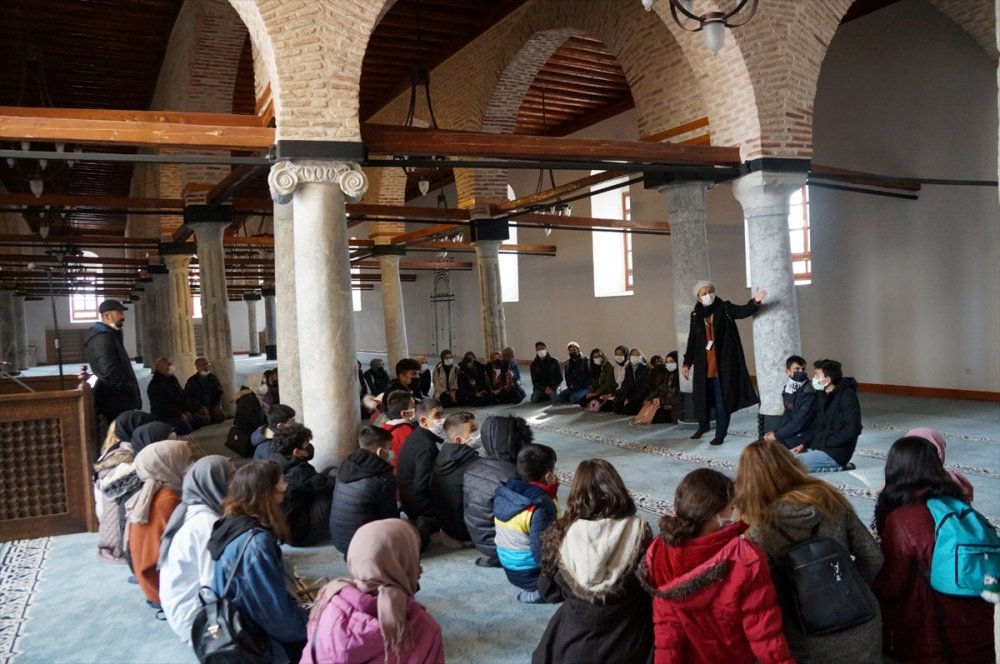 Aksaray’da Dereceye Giren 60 Öğrenciye Konya Turu Hediyesi