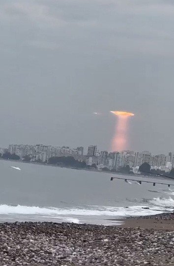 Mersin Semalarında Esrarengiz Yansıma