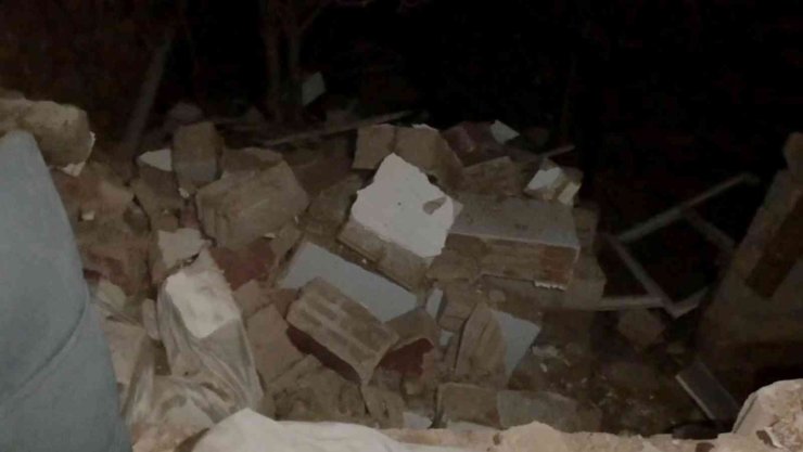 Sıkışan Gaz Bomba Gibi Patladı, Duvarları Yıkılan Evde 3 Kişi Yaralandı