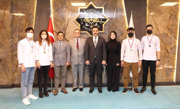 Alkü’ye 2 Altın 2 Gümüş Madalya