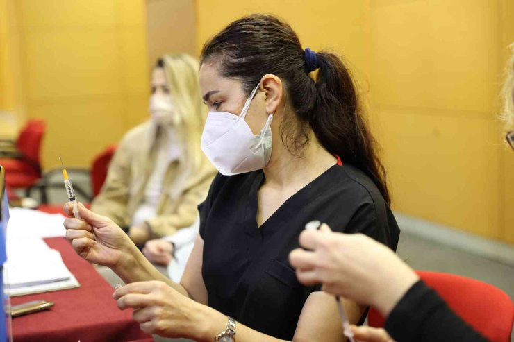 Büyükşehir Çalışanlarına 3’üncü Doz Aşı