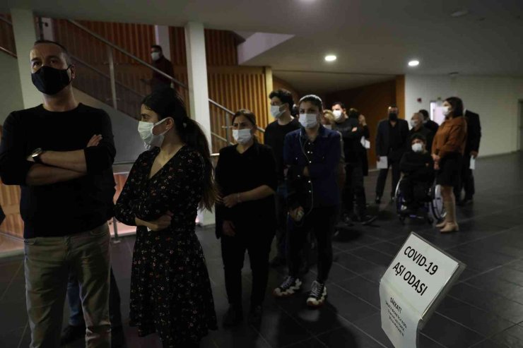 Büyükşehir Çalışanlarına 3’üncü Doz Aşı