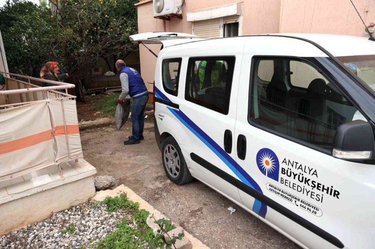 Büyükşehir’den İhtiyaç Sahibi Ailelere 250’şer Kilo Kömür Yardımı