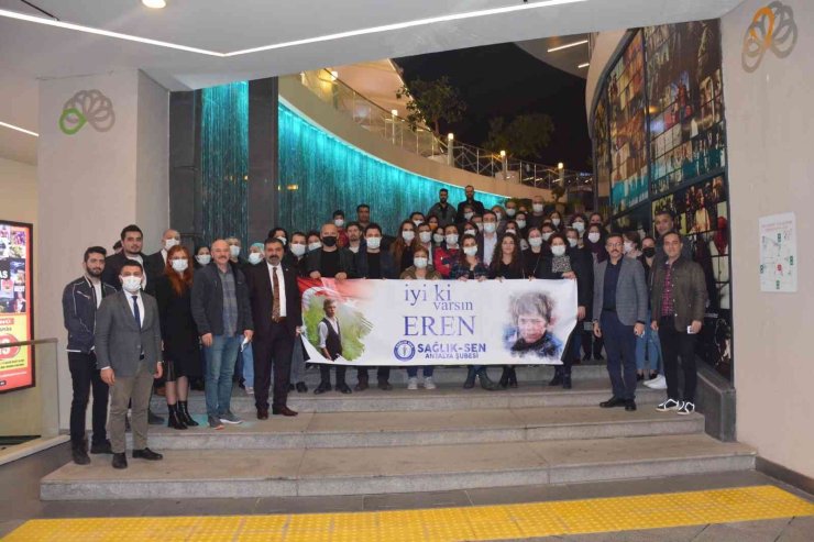 Antalya’da Sağlık Çalışanları ‘kesişme: İyi Ki Varsın Eren’ Filmini İzledi
