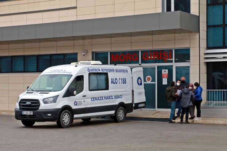 Kayıp Olarak Aranırken, Cesedi 500 Metrelik Uçurumda Bulunan Gencin Cenazesi Morgdan Alındı