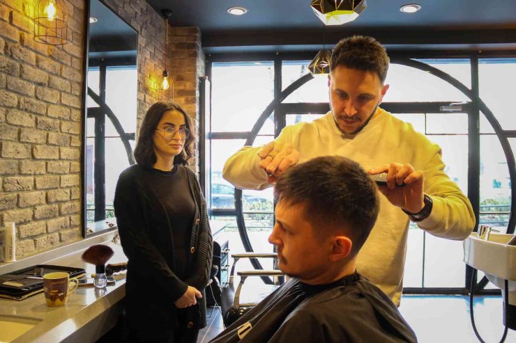 Erkek Saçı Kadınlara Emanet