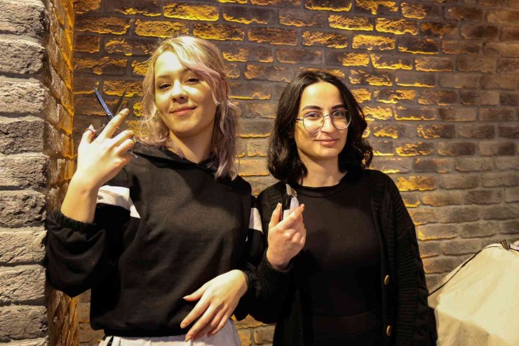 Erkek Saçı Kadınlara Emanet