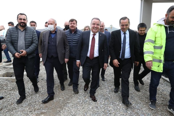 Başkan Böcek, Gazipaşa Kültür Merkezi İnşaatını İnceledi