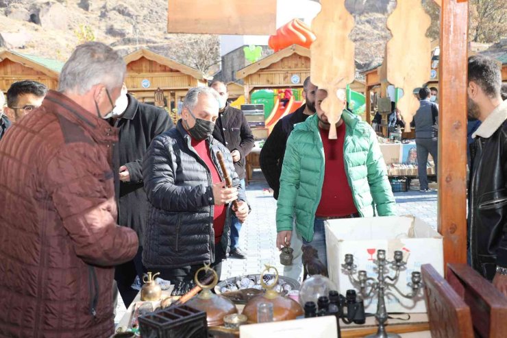 Talas’ta 2022’nin İlk Antika Pazarı