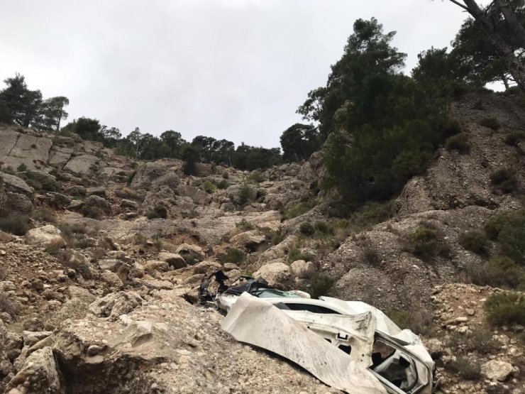 Kayıp Olarak Aranırken, Cesedi 500 Metrelik Uçurumda Bulunan Gencin Cenazesi Morgdan Alındı
