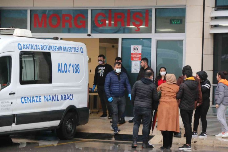 İki Sevgilinin Tartışmasında Hayatını Kaybeden Edanur’ın Cenazesi Gözyaşları Arasında Teslim Alındı