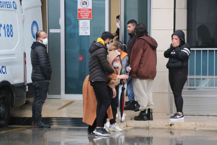 İki Sevgilinin Tartışmasında Hayatını Kaybeden Edanur’ın Cenazesi Gözyaşları Arasında Teslim Alındı