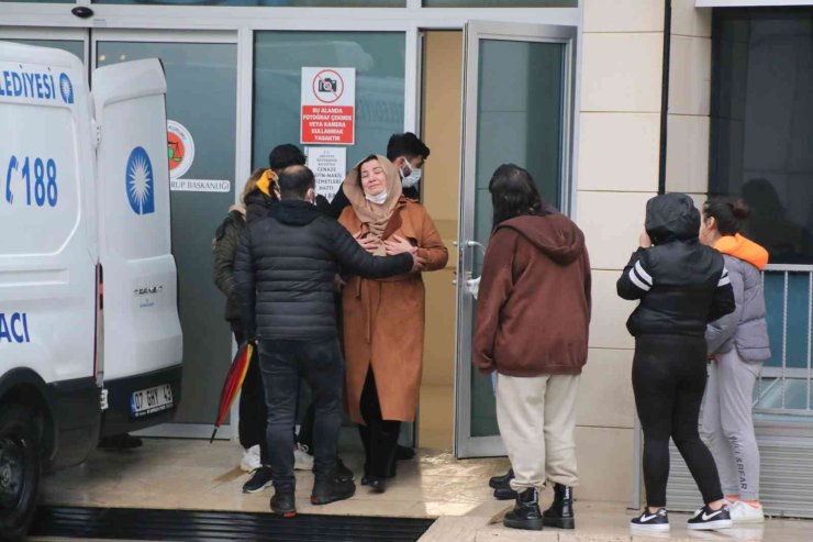 İki Sevgilinin Tartışmasında Hayatını Kaybeden Edanur’ın Cenazesi Gözyaşları Arasında Teslim Alındı