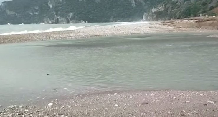 Antalya’da Bir Kişinin Denize Sürüklendiği İhbarı Ekipleri Alarma Geçirdi