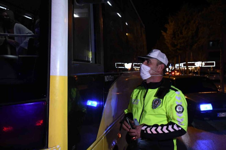 Aksaray’da Halk Otobüsleri Denetlenirken, Pandemi Uyarısı Yapılıyor