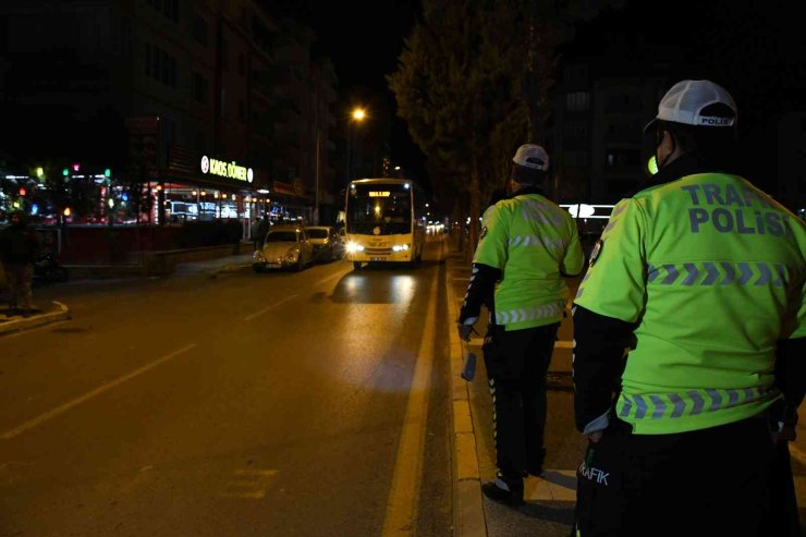 Aksaray’da Halk Otobüsleri Denetlenirken, Pandemi Uyarısı Yapılıyor