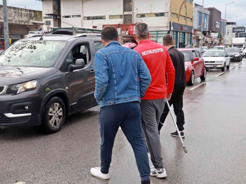 Antalya’da Tramvay Hattında Can Pazarı