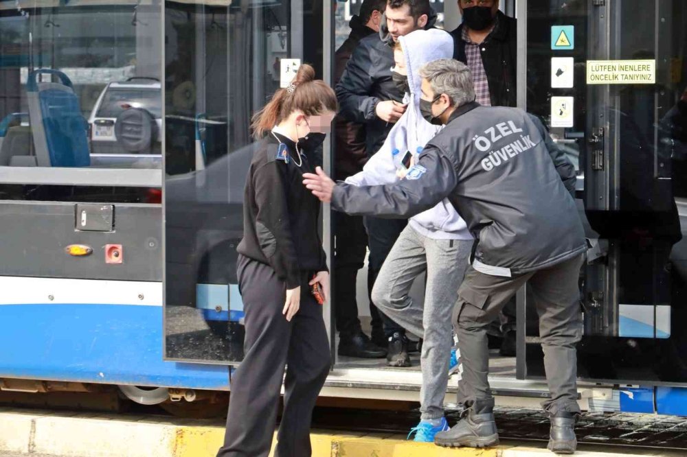 Antalya’da Tramvay Hattında Can Pazarı