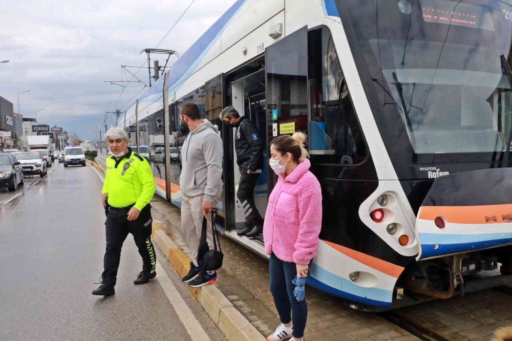 Antalya’da Tramvay Hattında Can Pazarı