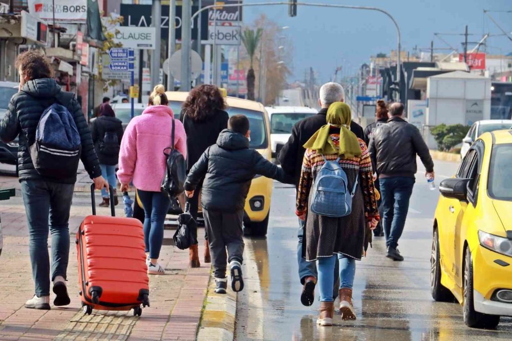 Antalya’da Tramvay Hattında Can Pazarı