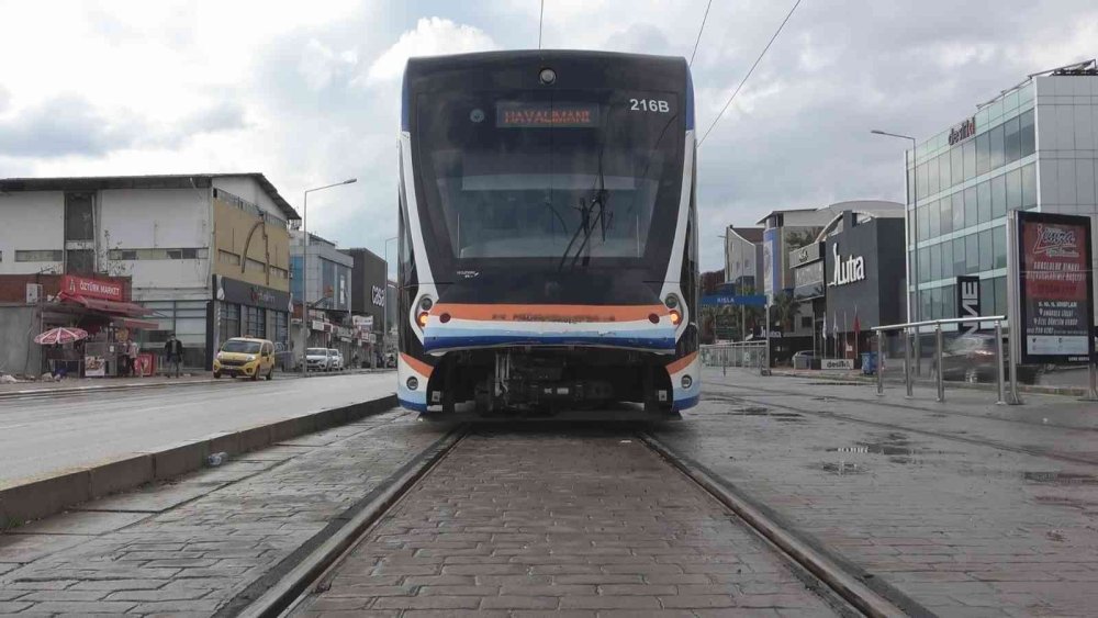 Antalya’da Tramvay Hattında Can Pazarı