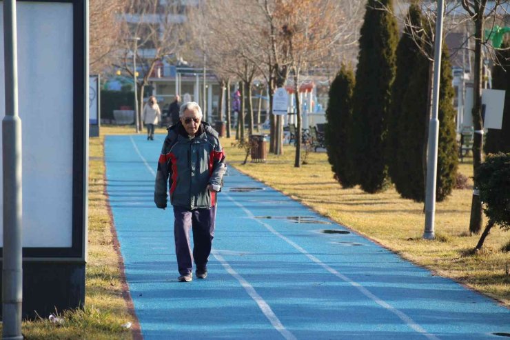 Güneşli Hafta Sonu Sabahını Yürüyüşle Geçirdiler