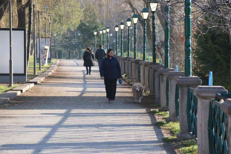 Güneşli Hafta Sonu Sabahını Yürüyüşle Geçirdiler