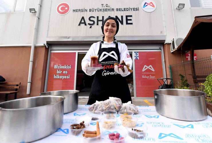 Mersin’de Belediyeden Vatandaşlara ’kaynar’ İkramı