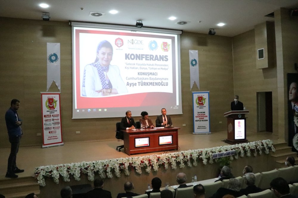 Dünya'da ve Türkiye Medyasında Kişi Haklarının Geleceği Konuşuldu