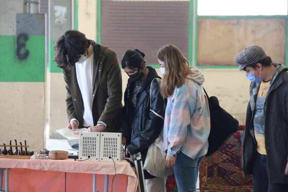 Eskişehir’de Yeni Yılın İlk Antika Pazarı Kuruldu