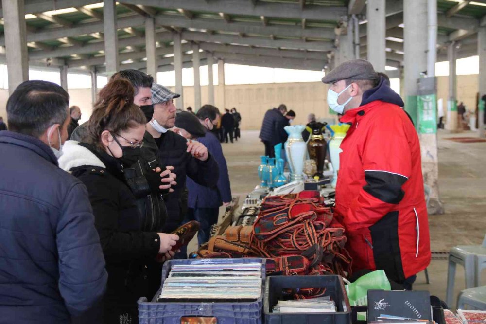 Eskişehir’de Yeni Yılın İlk Antika Pazarı Kuruldu