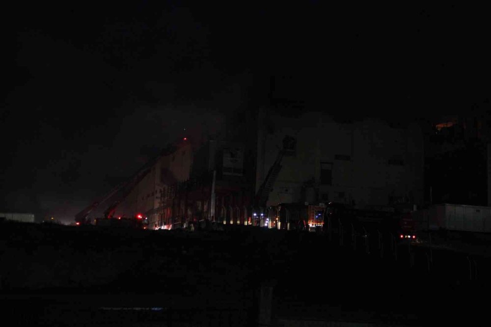 Karaman’da Fabrika Yangını Söndürüldü