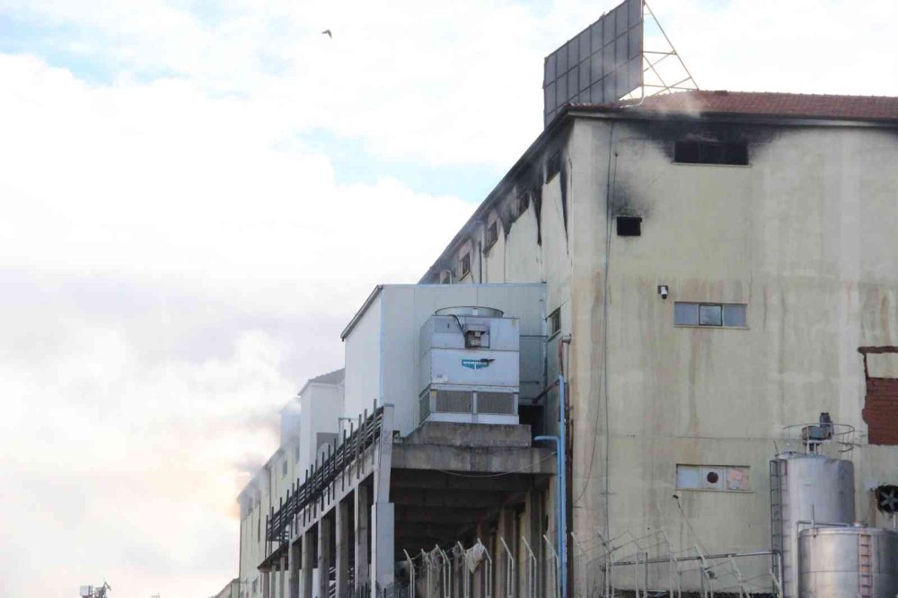 Karaman’da Yanan Bisküvi Fabrikasındaki Hasarın Boyutu Gün Ağırınca Ortaya Çıktı
