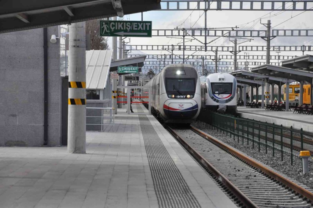 Karaman Yılların Acısını Hızlı Trenden Çıkartıyor