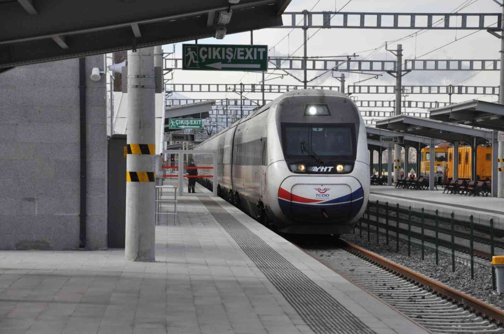 Karaman Yılların Acısını Hızlı Trenden Çıkartıyor