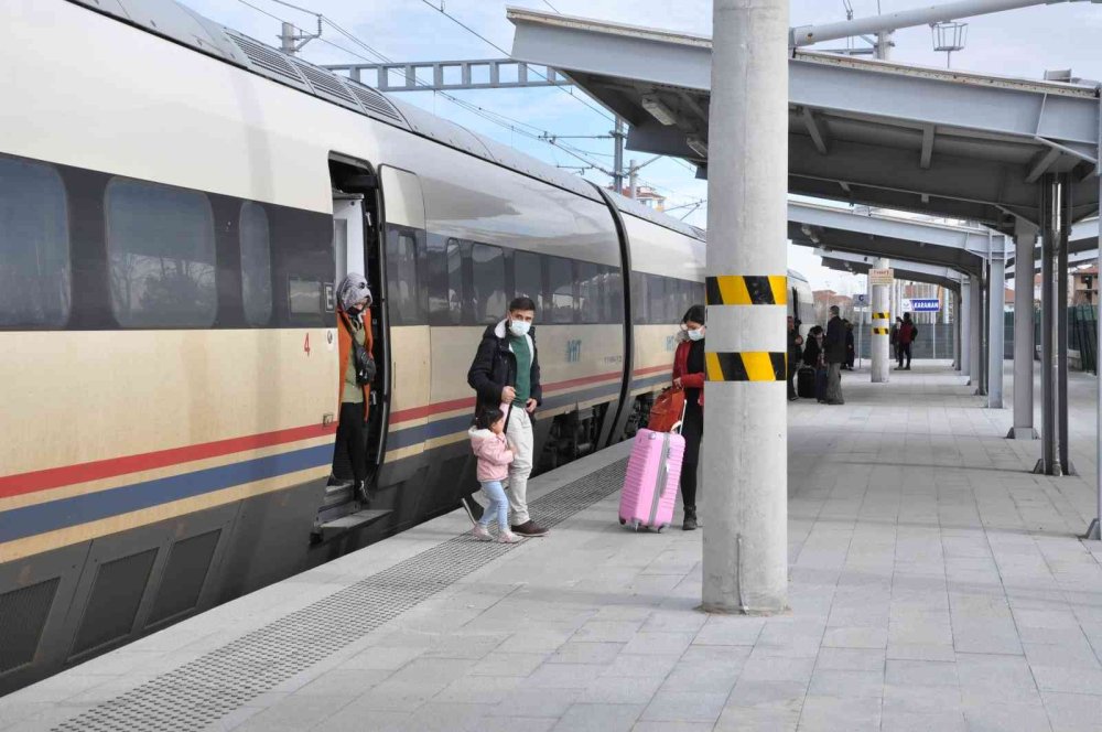 Karaman Yılların Acısını Hızlı Trenden Çıkartıyor