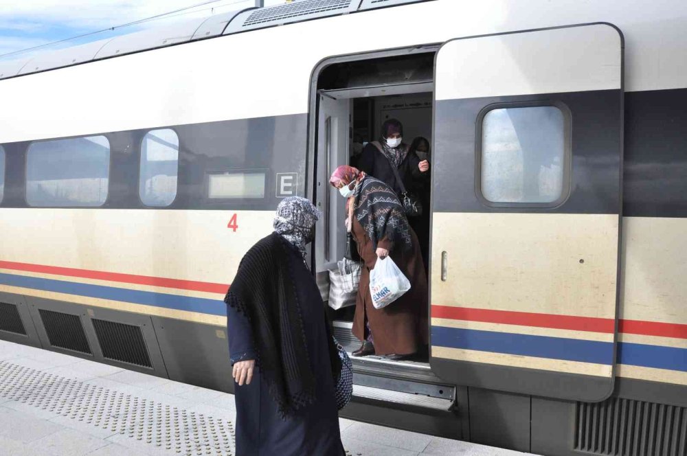 Karaman Yılların Acısını Hızlı Trenden Çıkartıyor