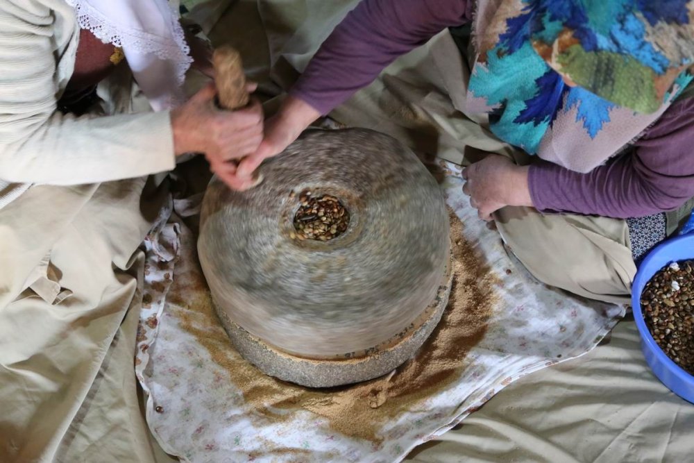 ‘Kavut’ Asırlık El Değirmeni İle Sofralarda Yer Buluyor