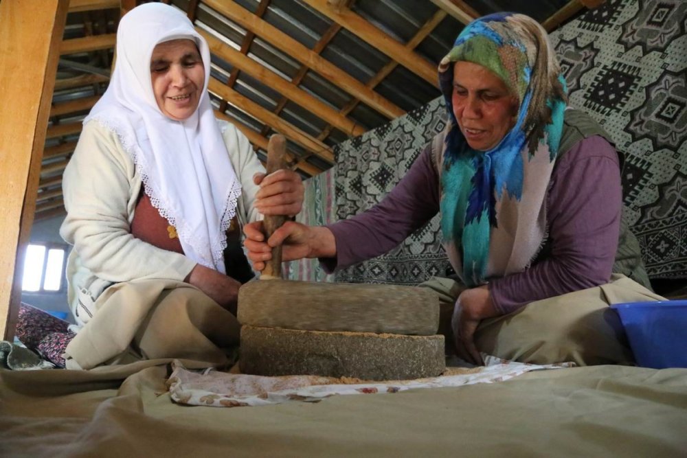 ‘Kavut’ Asırlık El Değirmeni İle Sofralarda Yer Buluyor