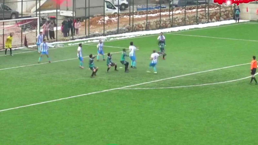 Aynı Anda Voleye Niyetlendiler, Ama!