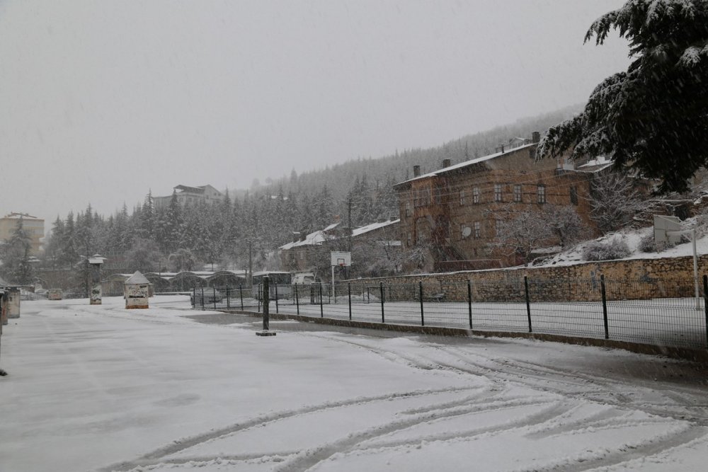 Konya'nın Hadim İlçesi Beyaza Büründü