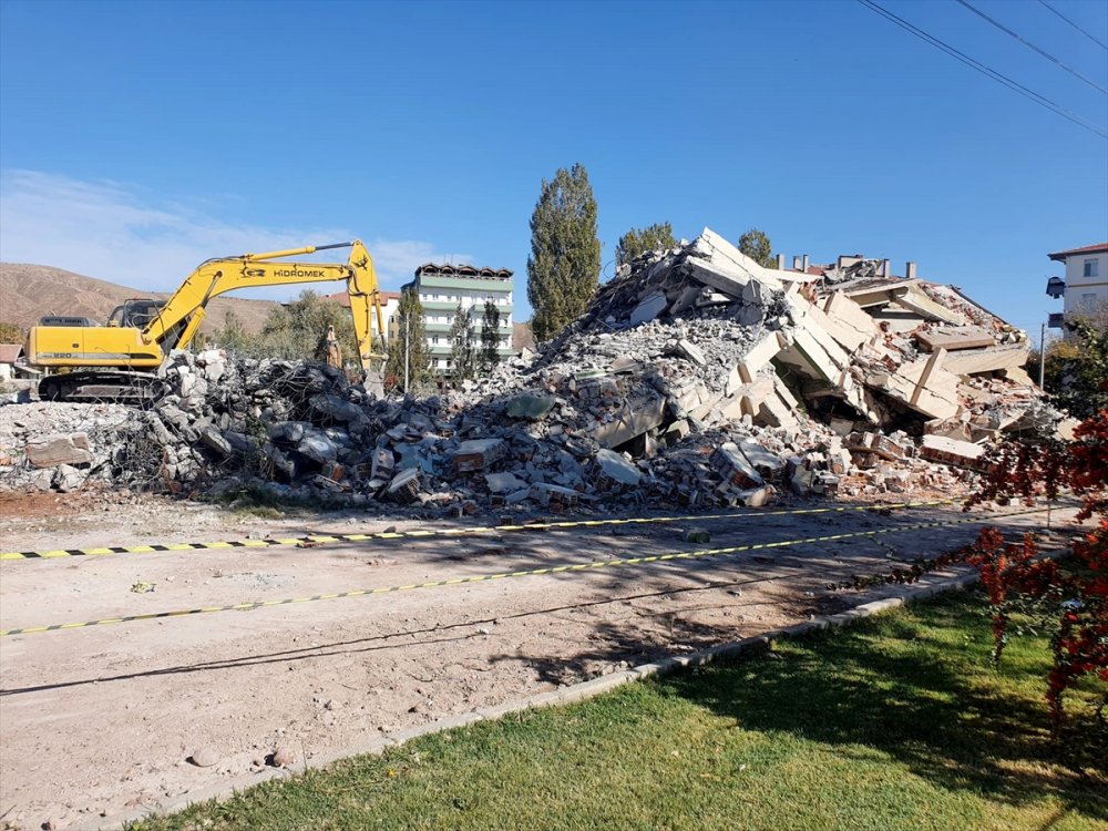 Aksaray Belediyesi Tarafından 2021'de 237 Metruk Bina Yıkıldı