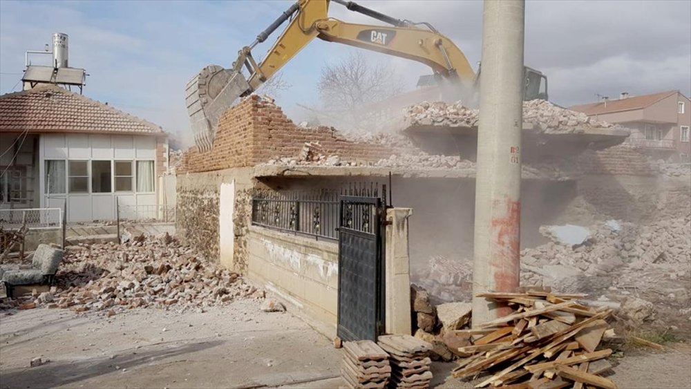Aksaray Belediyesi Tarafından 2021'de 237 Metruk Bina Yıkıldı