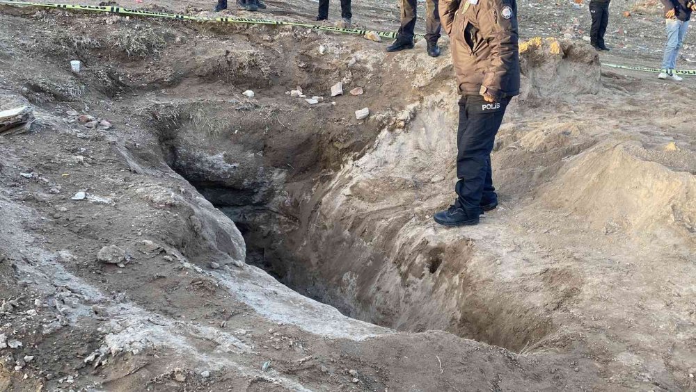 Define Arayan Vatandaş Kazdığı Tünelde Hayatını Kaybetti