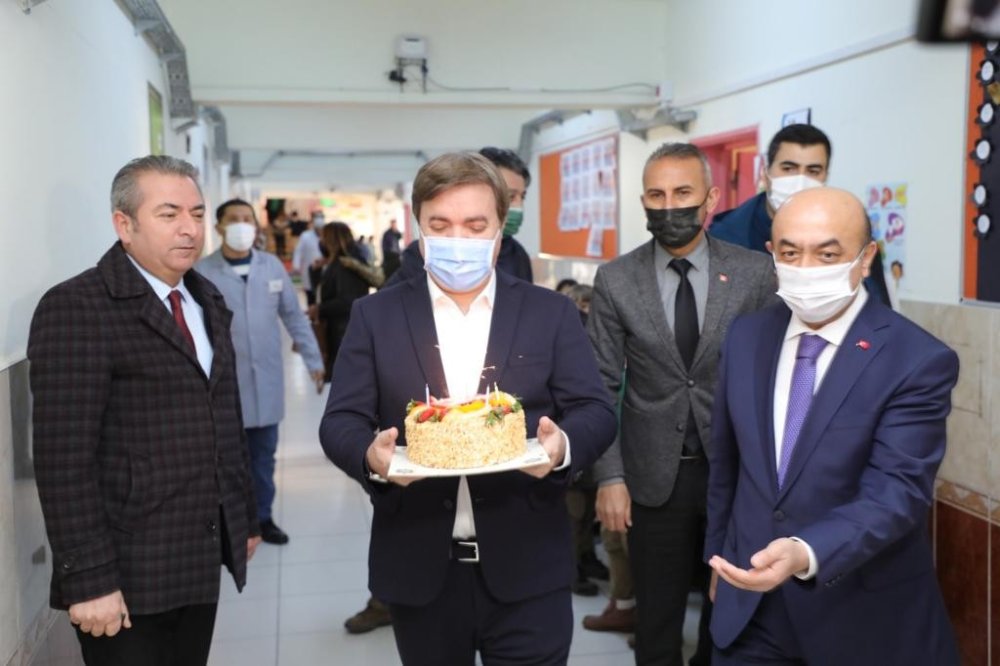 Aksaray'da Miniklerini Yardımına Vali Yetişti