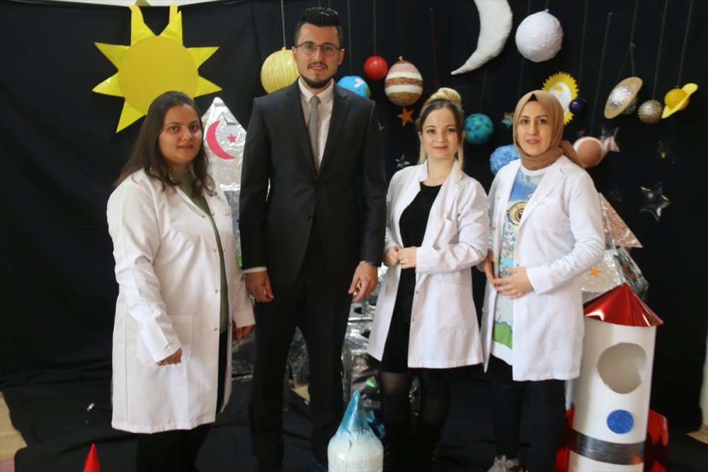 Minikler Atık Malzemelerle Göktürk Uydusu Maketini Yaptı